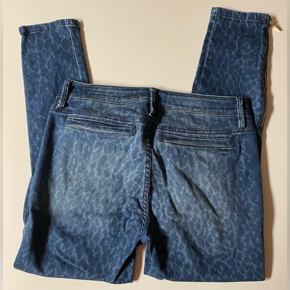 NEW! Women’s bebe Blue Leopard Print Zip Skinny Jeans - Picture 3 of 9